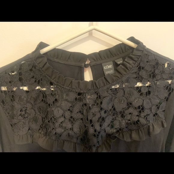 Cute top with lace (2 for 20$) - Picture 2 of 4